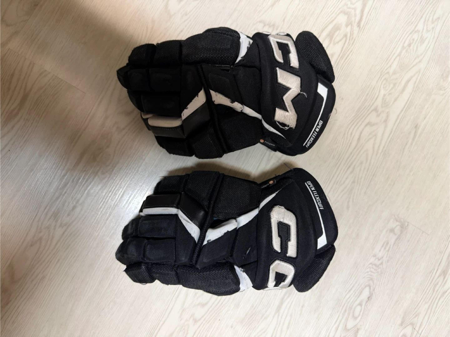 CCM jet speed FT6 Pro 13” cut resistant palms hockey gloves - photo 3
