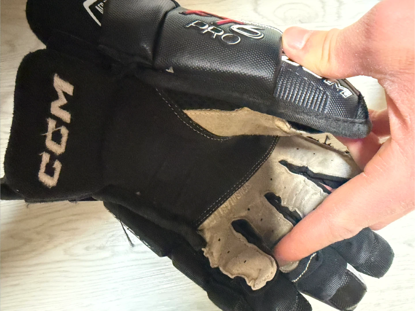 CCM jet speed FT6 Pro 13” cut resistant palms hockey gloves - photo 5