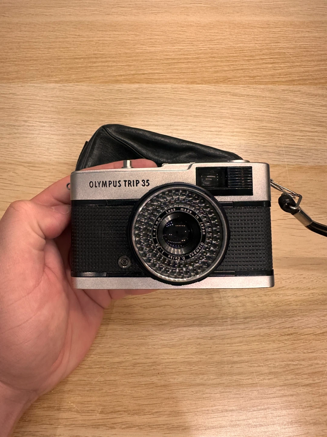 Olympus Trip 35 Camera with Leather Pouch - photo 3