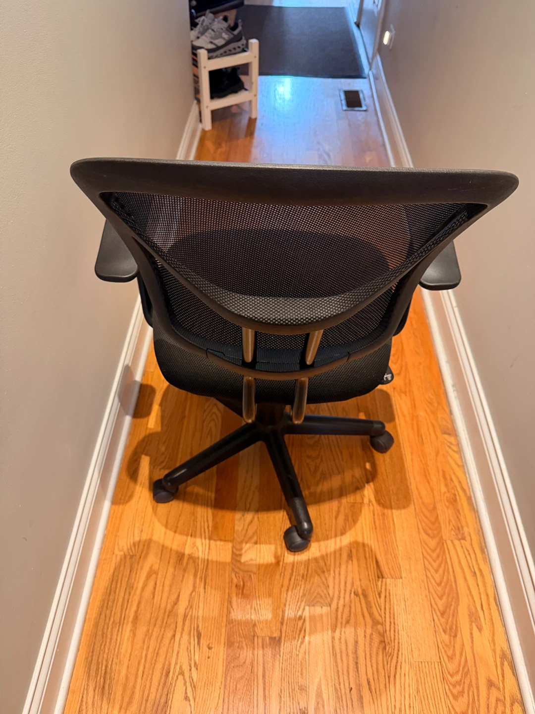 Black Mesh Office Chair - photo 2