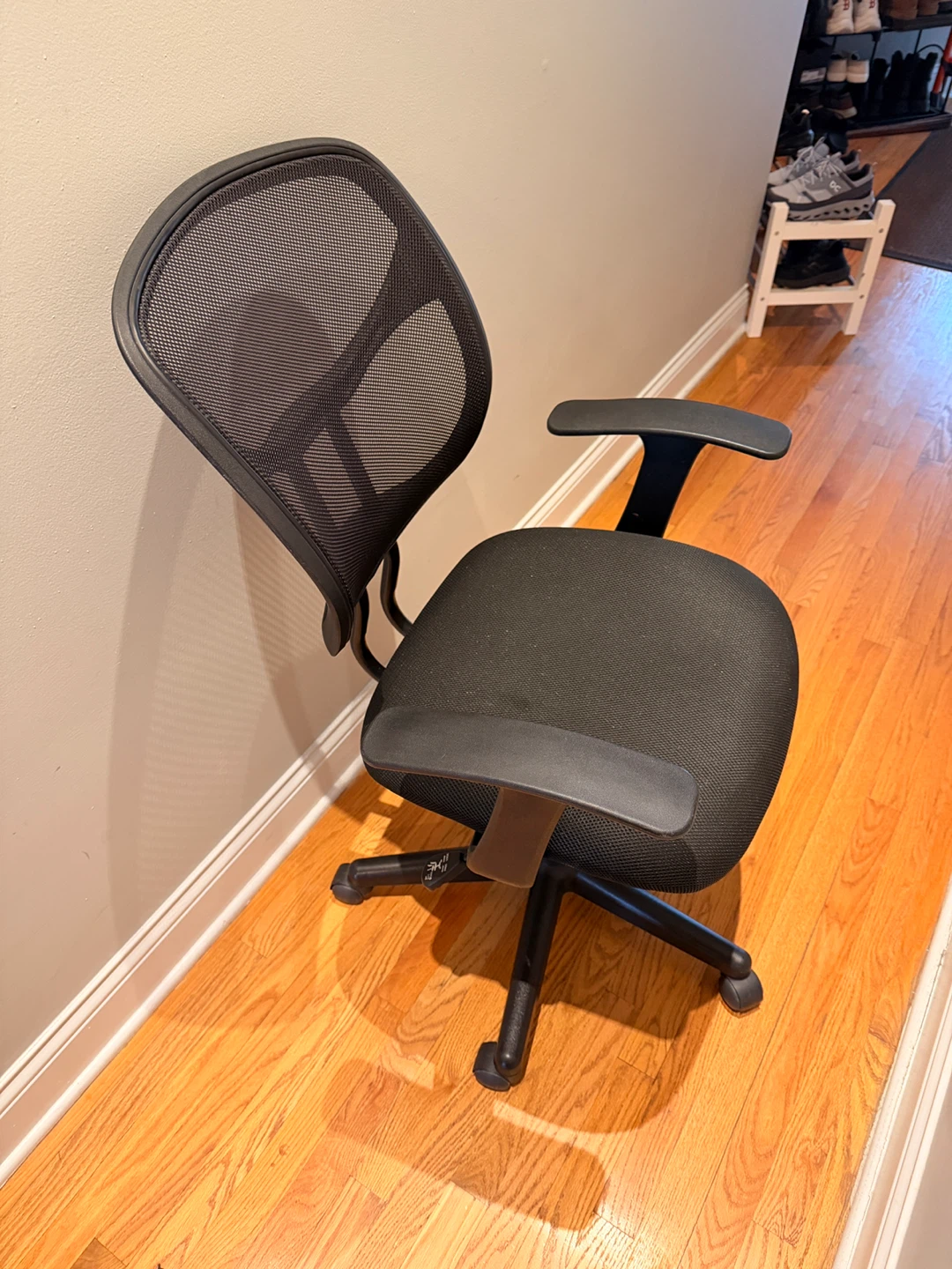 Black Mesh Office Chair - photo 4