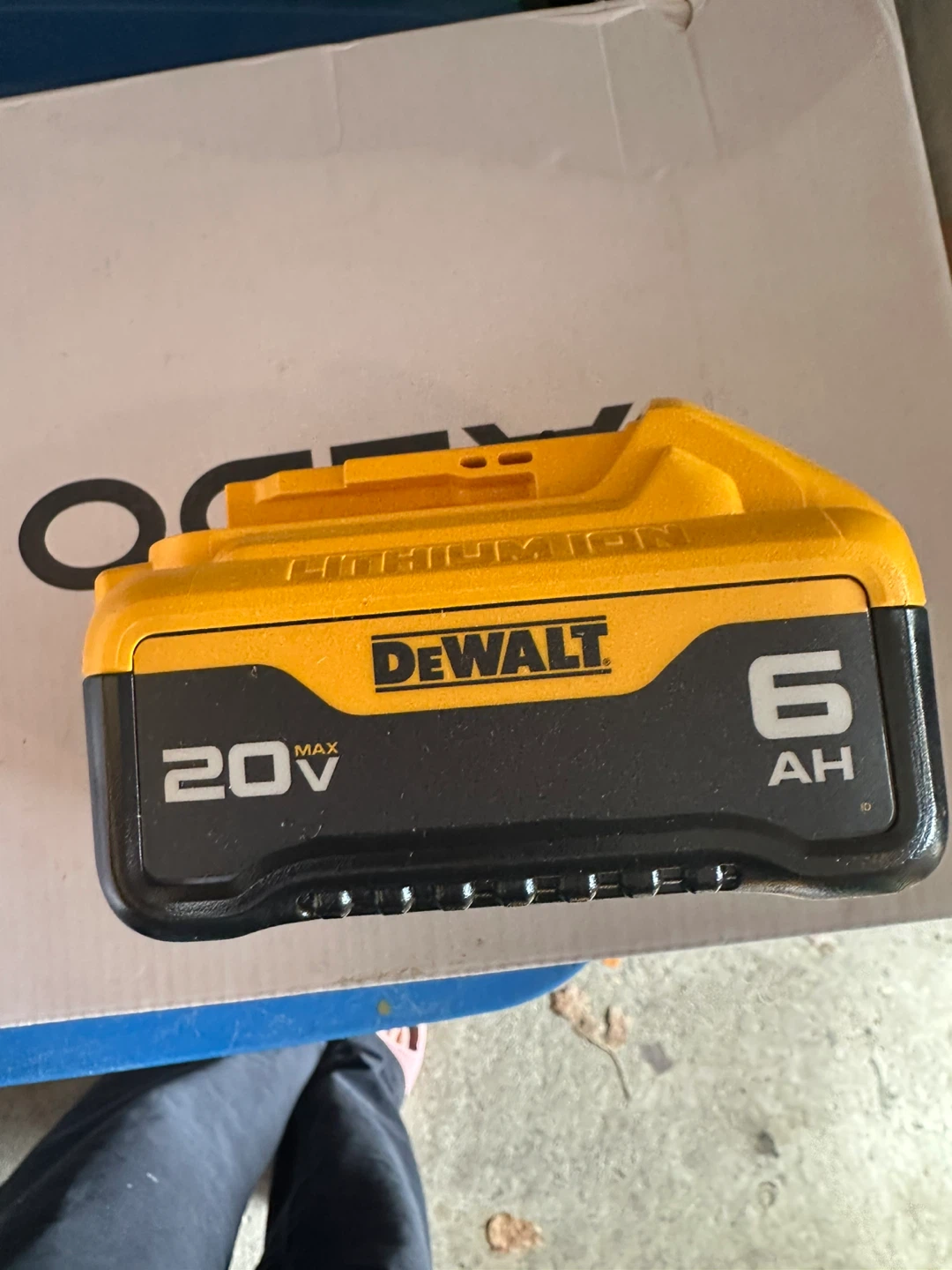 DEWALT 20V MAX 6.0 Ah Lithium-Ion Battery Pack DCB206 - photo 2