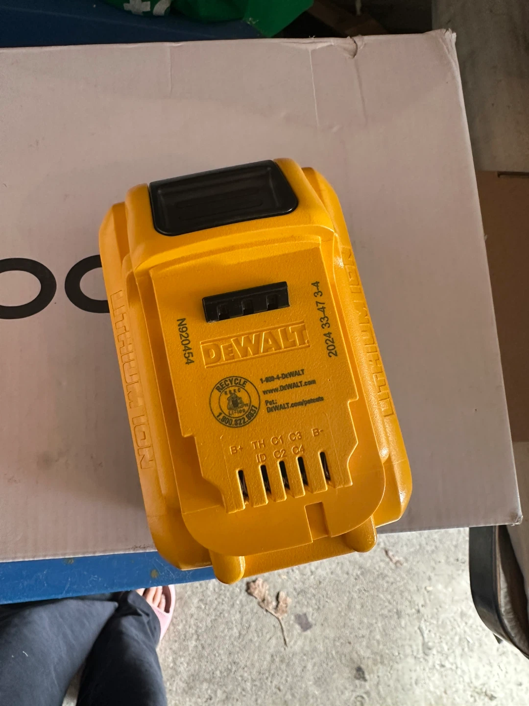 DEWALT 20V MAX 6.0 Ah Lithium-Ion Battery Pack DCB206