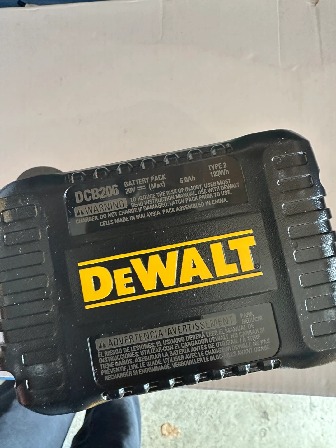 DEWALT 20V MAX 6.0 Ah Lithium-Ion Battery Pack DCB206 - photo 3