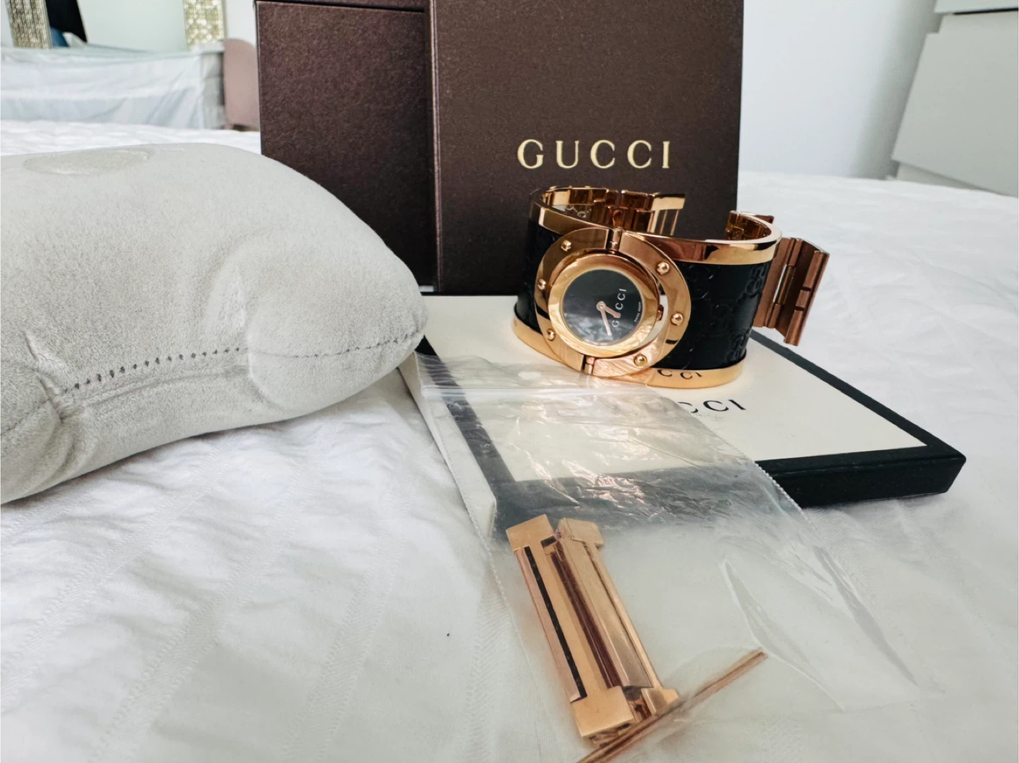 Gucci Rose Gold and Black Cuff Watch - Authentic - photo 2
