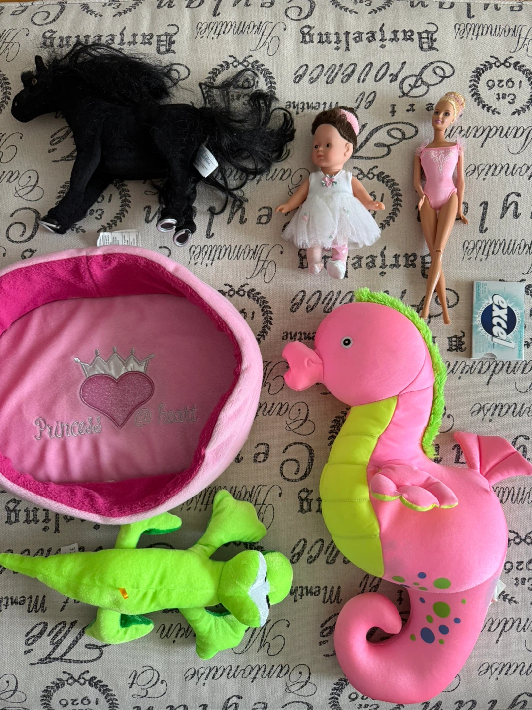 🥕 Small Toys and Plushie Lot - photo 3