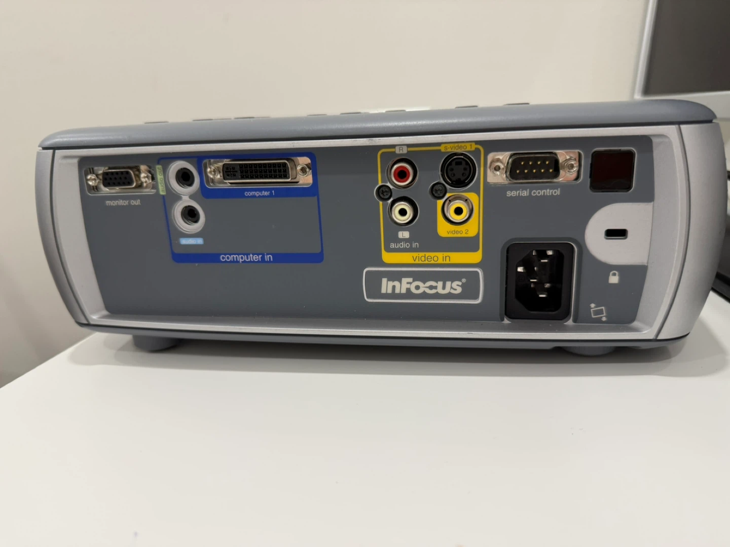 InFocus LP 540/LP 640 Projector - photo 5