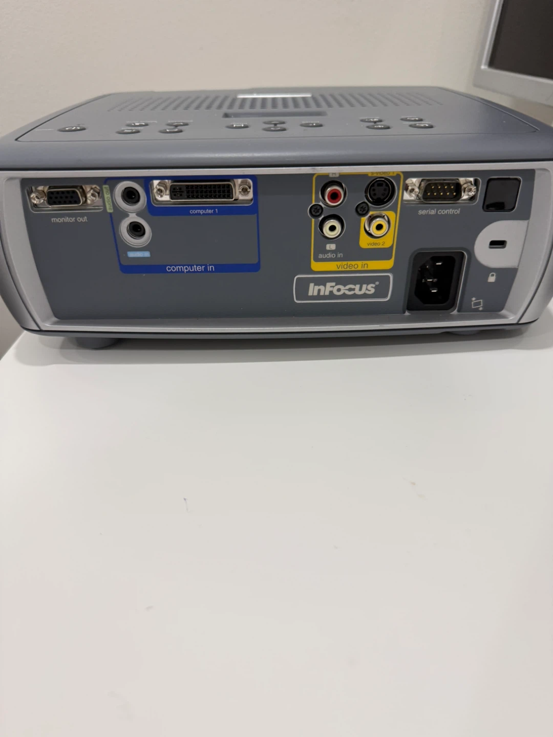 InFocus LP 540/LP 640 Projector - photo 3