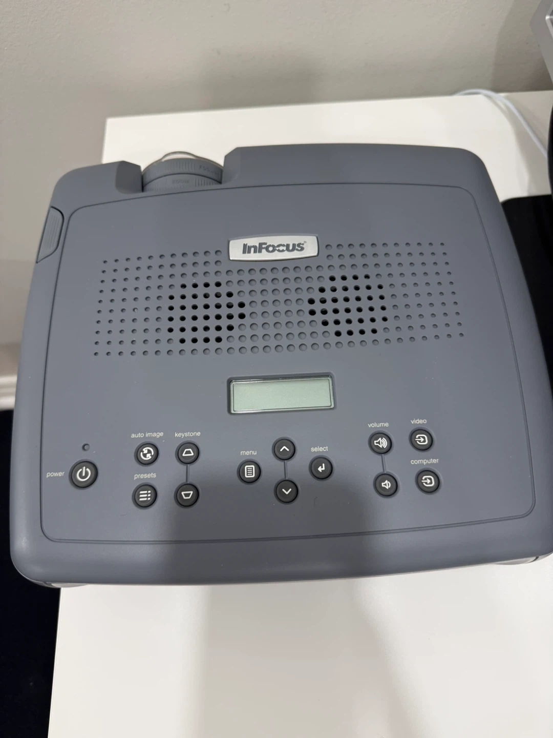 InFocus LP 540/LP 640 Projector - photo 2