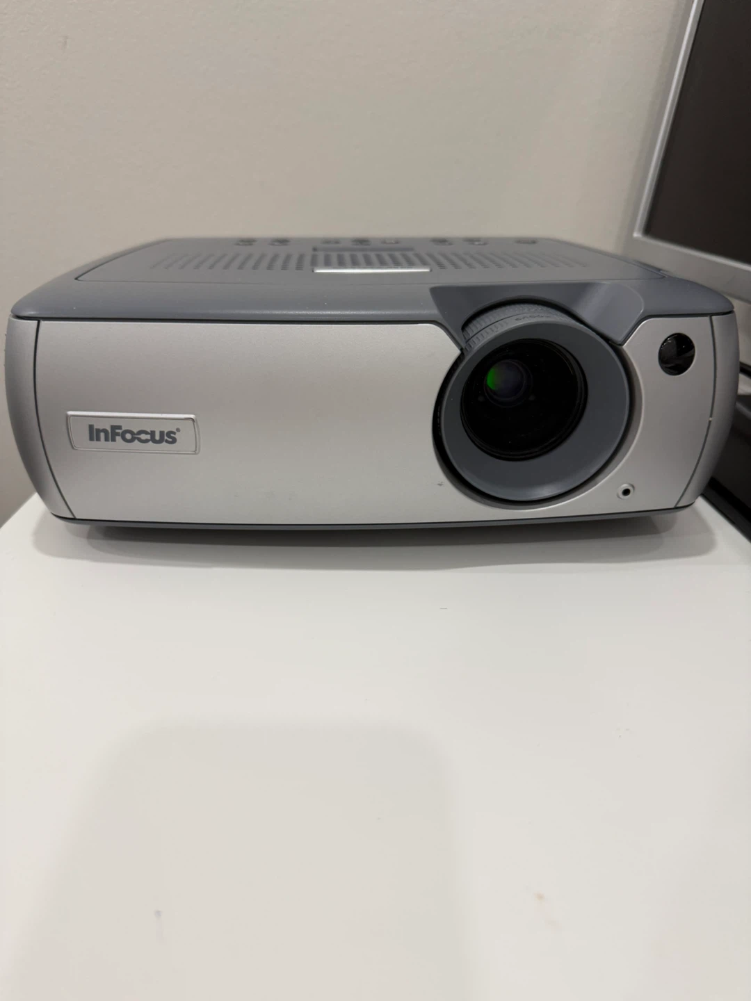 InFocus LP 540/LP 640 Projector