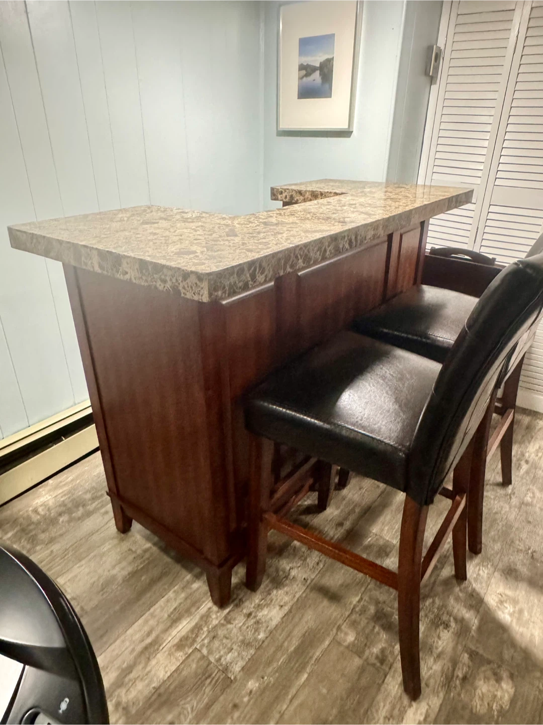 Home Bar with 2 Stools