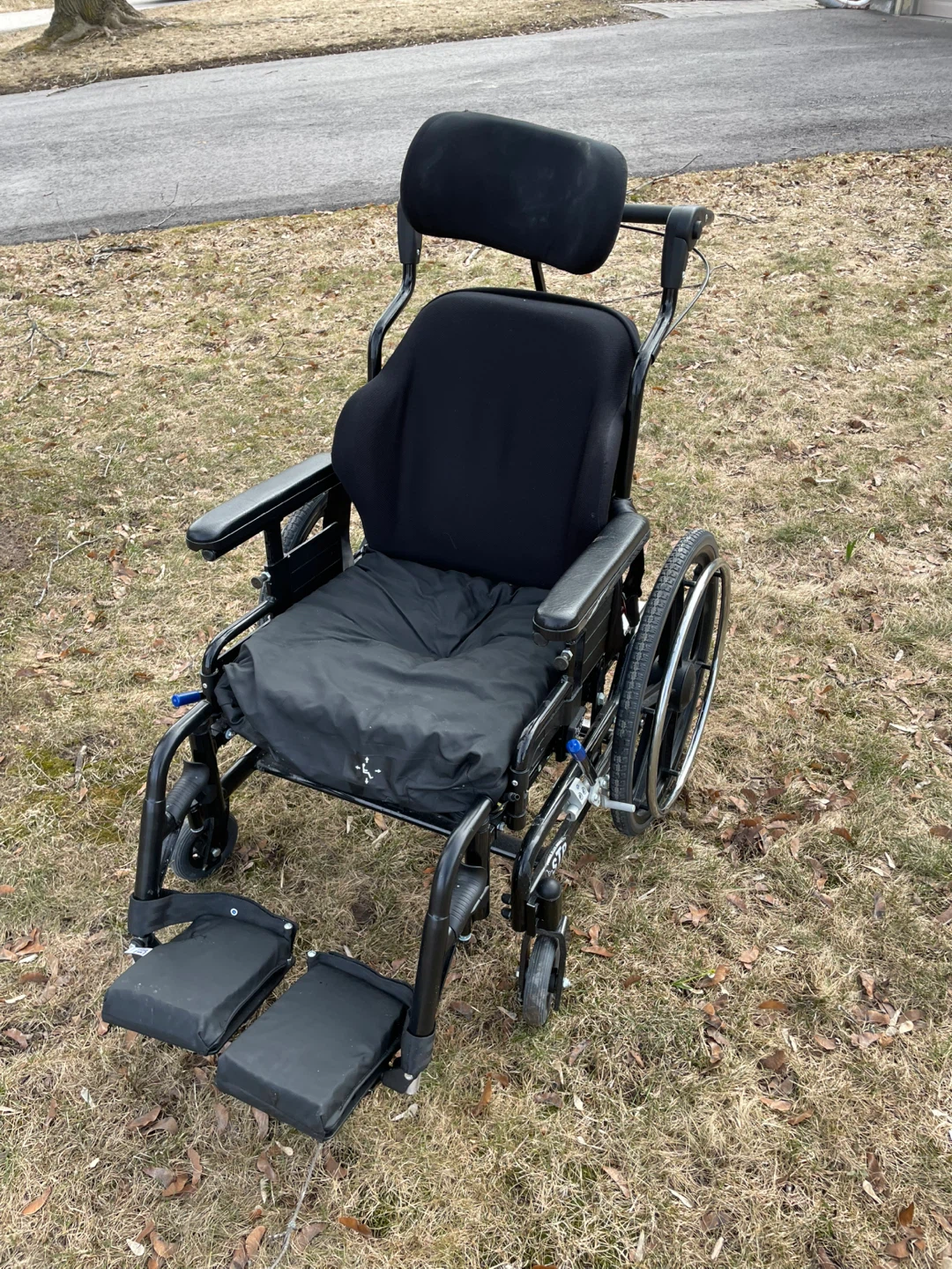 Reclining Wheelchair with Headrest