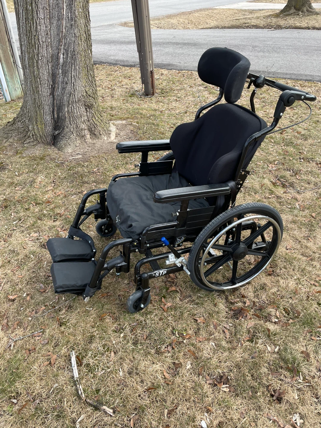 Reclining Wheelchair with Headrest - photo 2