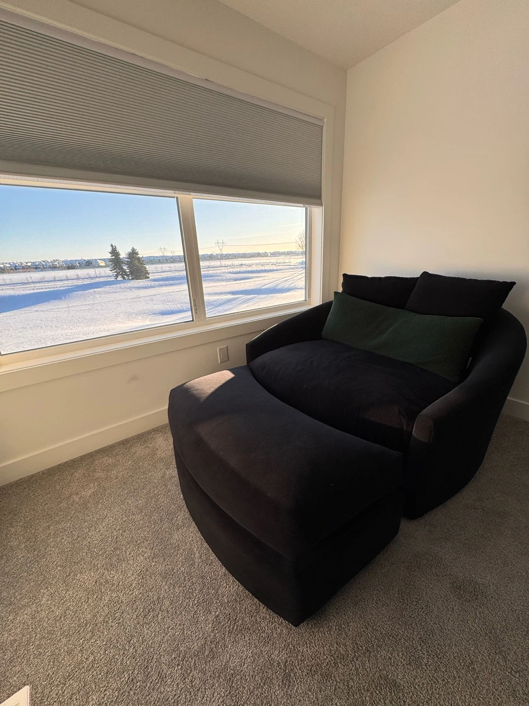 Black Swivel Chair with Ottoman