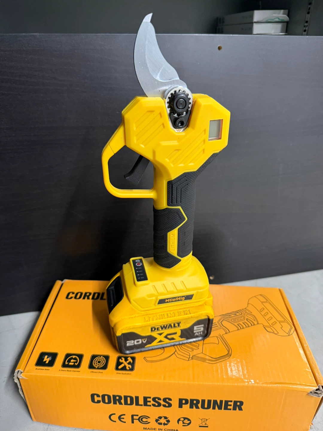 Electric Pruning Shears Compatible with DeWalt 20V