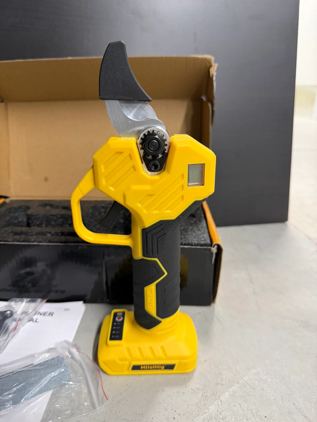 Electric Pruning Shears Compatible with DeWalt 20V - photo 5