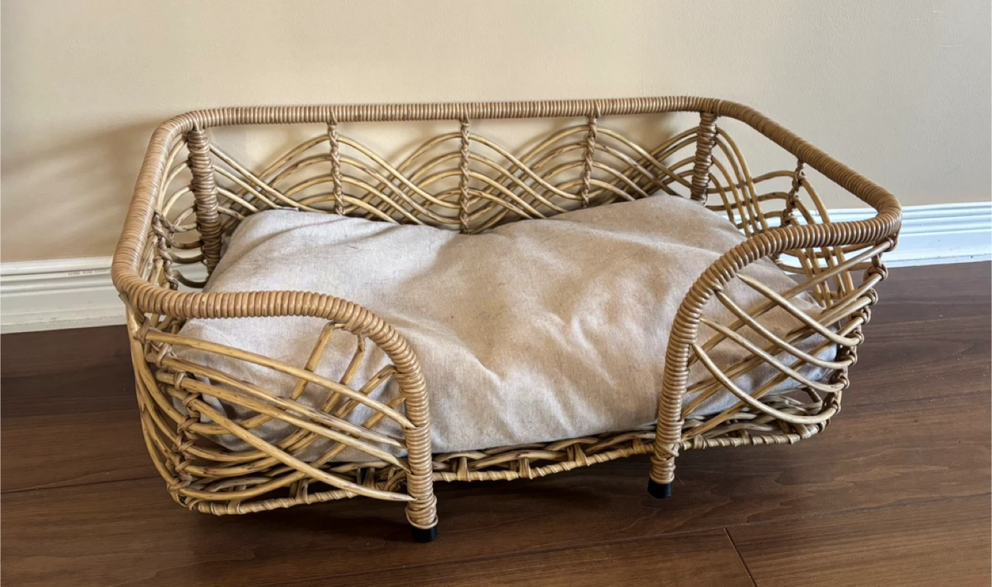 Woven  Wicket Pet Bed with Cushion
