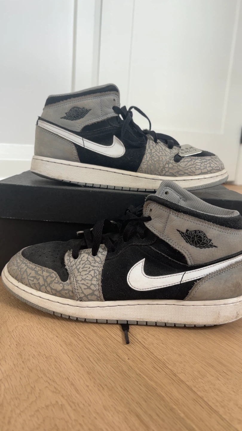 Air Jordan 1 Mid SE (GS) Black University Red