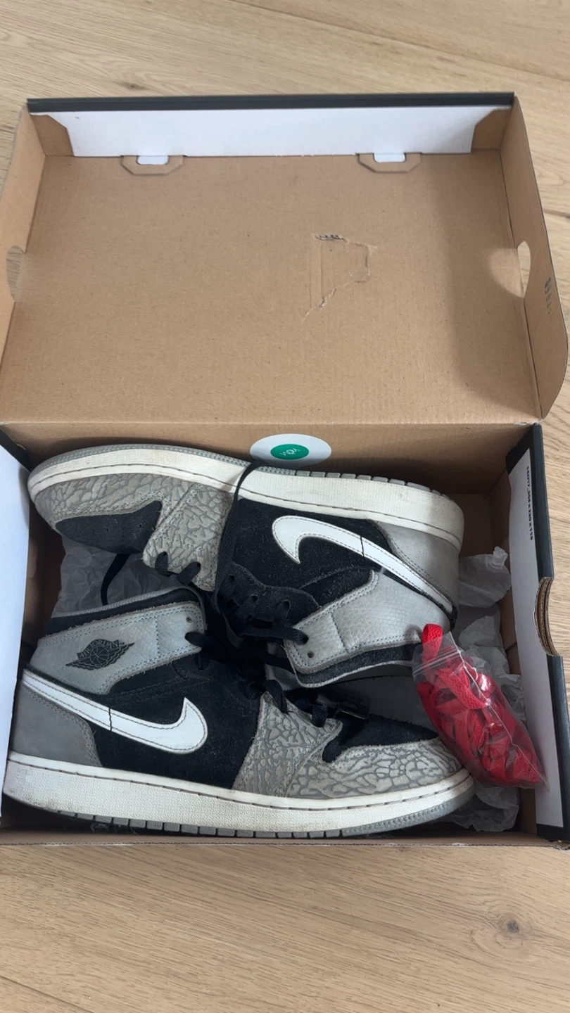 Air Jordan 1 Mid SE (GS) Black University Red - photo 2