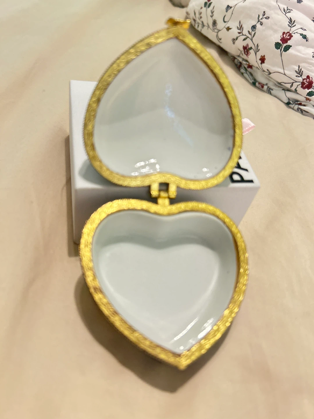 Heart-shaped Porcelain Trinket Box - photo 3