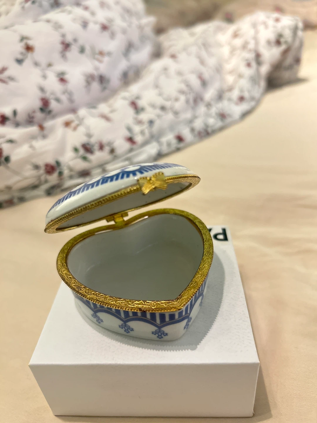 Heart-shaped Porcelain Trinket Box