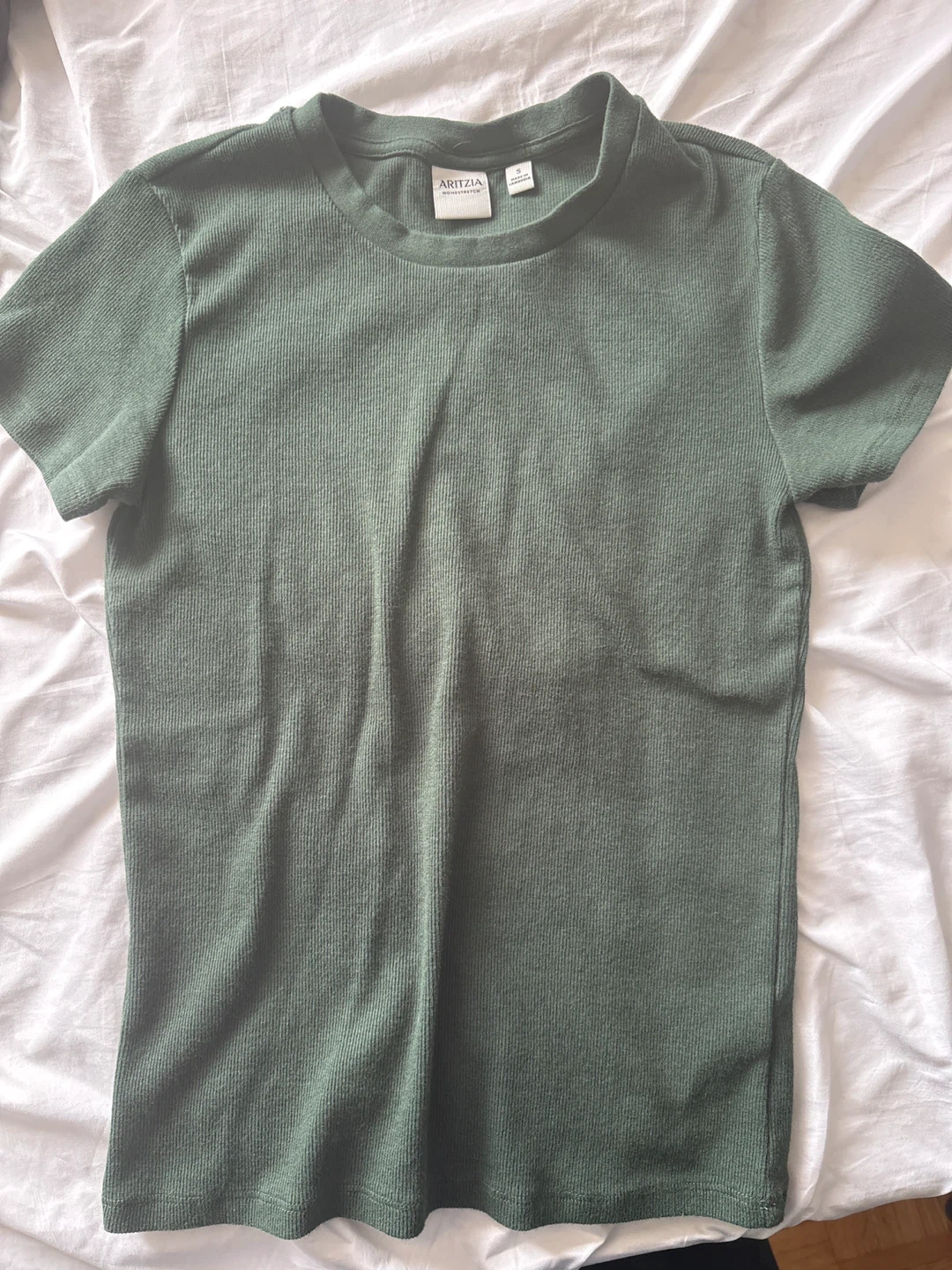 ARITZIA Ribbed Short Sleeve T-Shirt - Campus Green - Size S