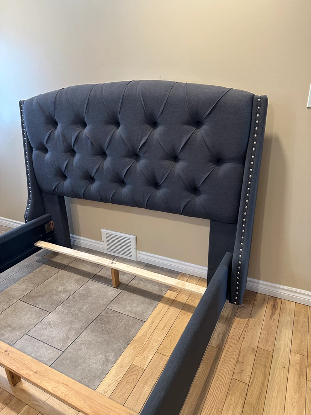Queen Size Lark Manor Dorthy Upholstered Bed (CAN DELIVER) - photo 3