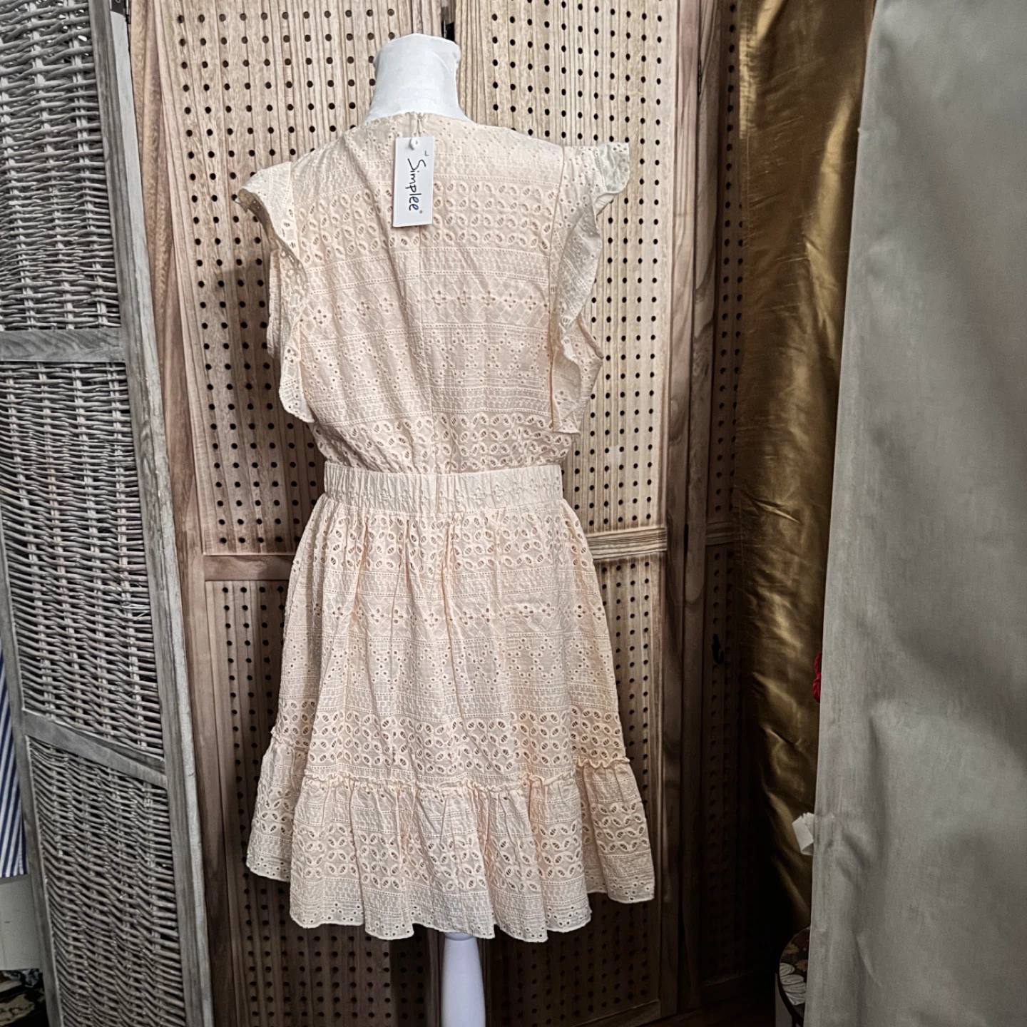 Embroidered Eyelet lined Cotton Dress,size med - photo 2
