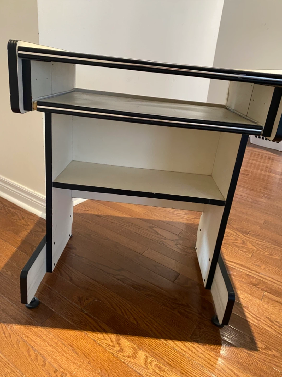 White computer table with Drawer