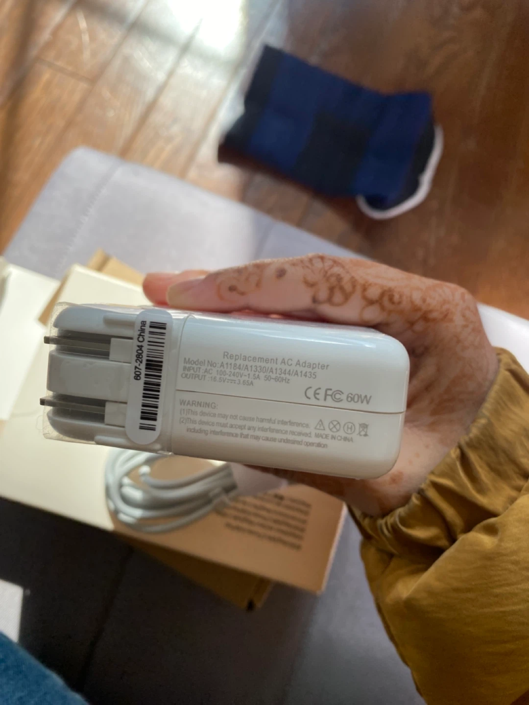 Apple 60W MagSafe 2 Power Adapter - photo 3