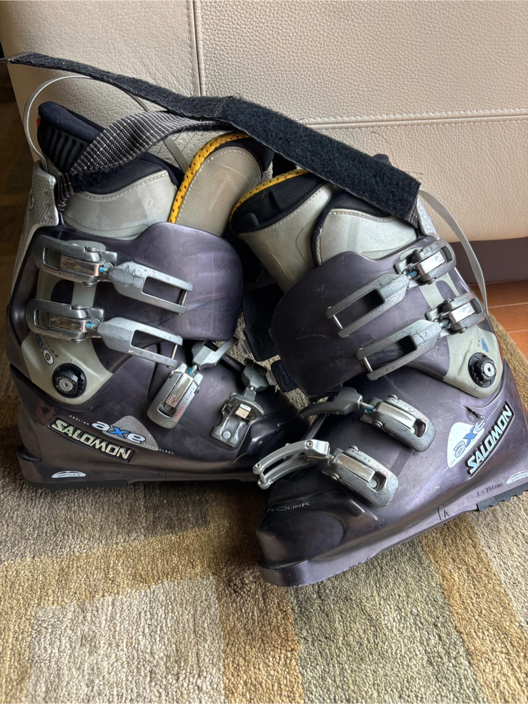 Salomon AXE Women's Ski Boots size 6.5 US