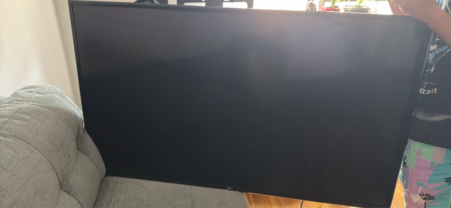 LG 55" TV - photo 2