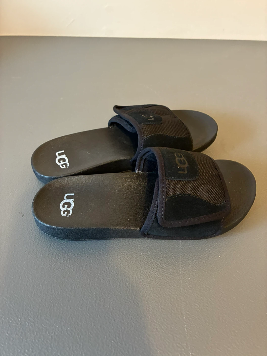 UGG Beach Slide Sandal Black Boy  Size US 2 - photo 2
