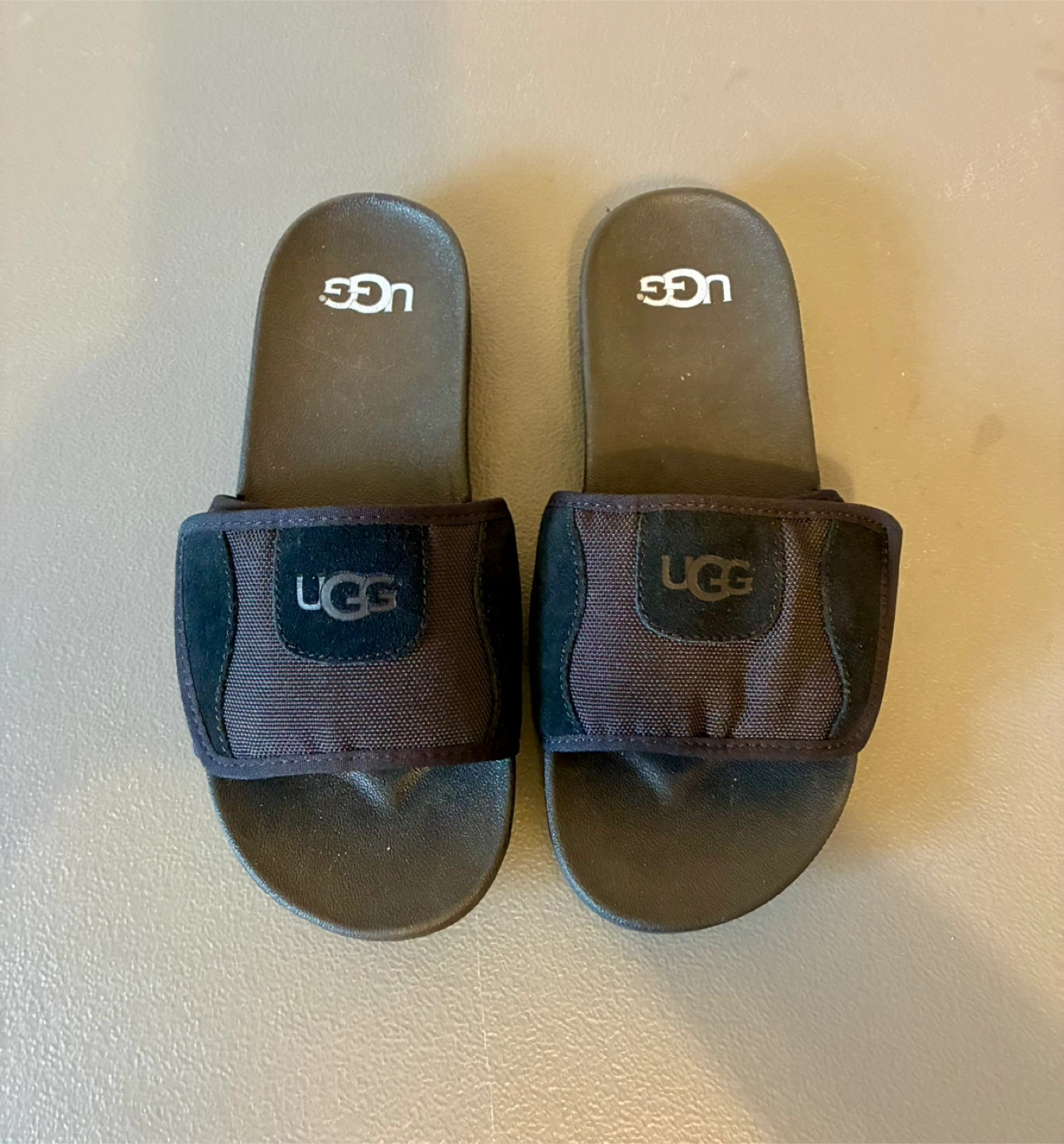 UGG Beach Slide Sandal Black Boy  Size US 2
