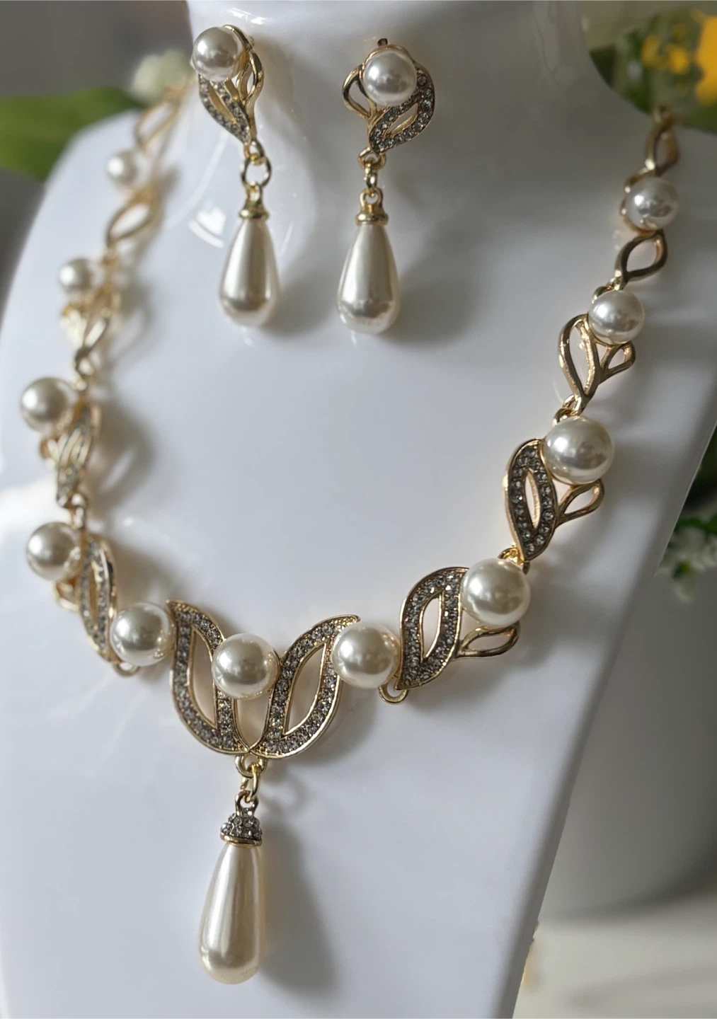 Beautiful Pearl and Rhinestone Necklace and Earring Set - photo 3