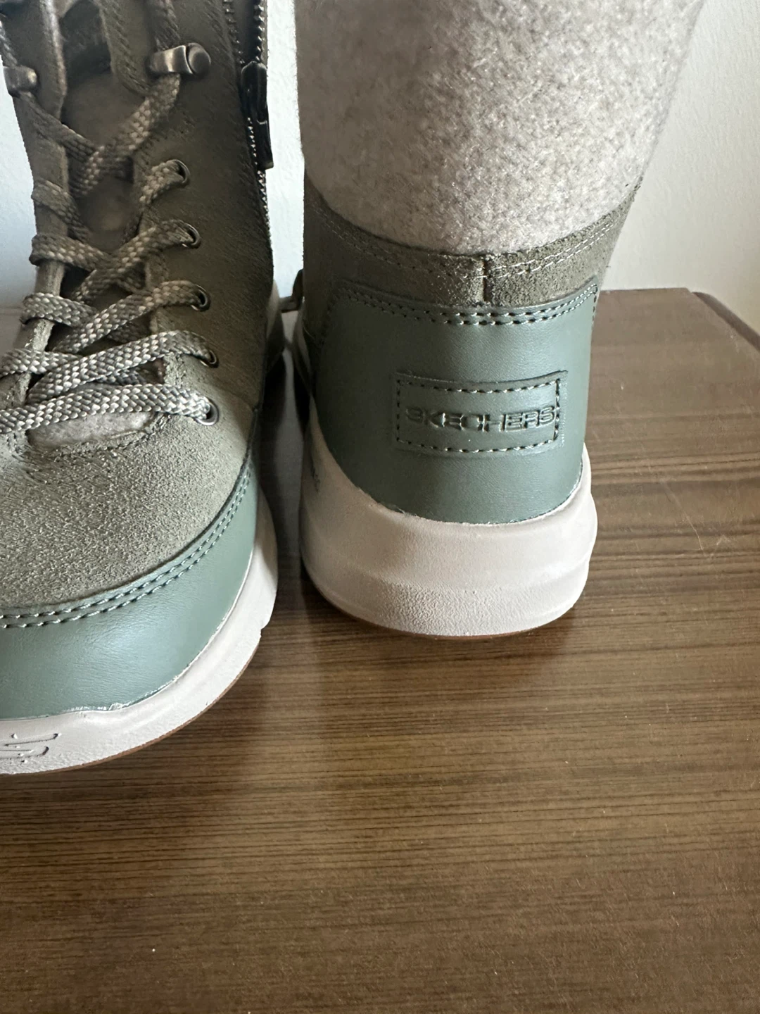 🥕Skechers Women's Olive Green Faux Fur Lined Hiking Boots Size 6 - photo 2