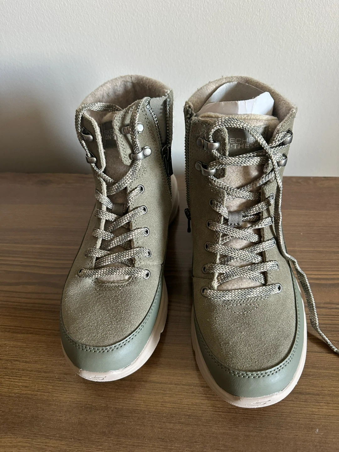 🥕Skechers Women's Olive Green Faux Fur Lined Hiking Boots Size 6