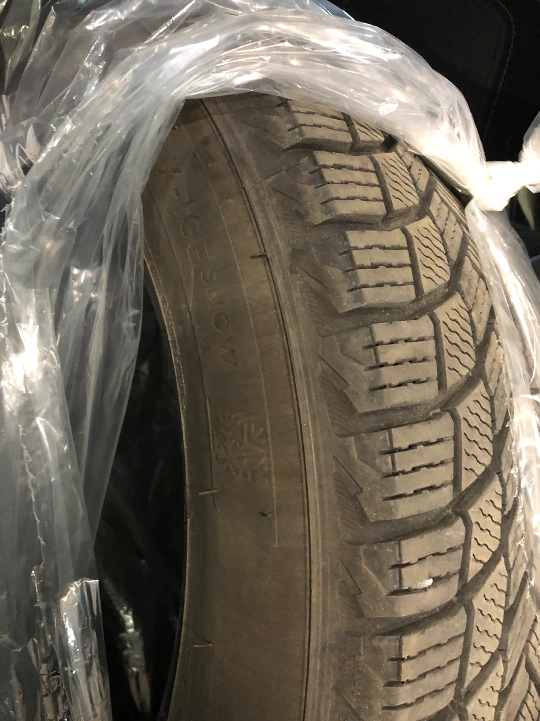 4Tires - Michelin X-Ice Snow Winter Tires 225/60R18