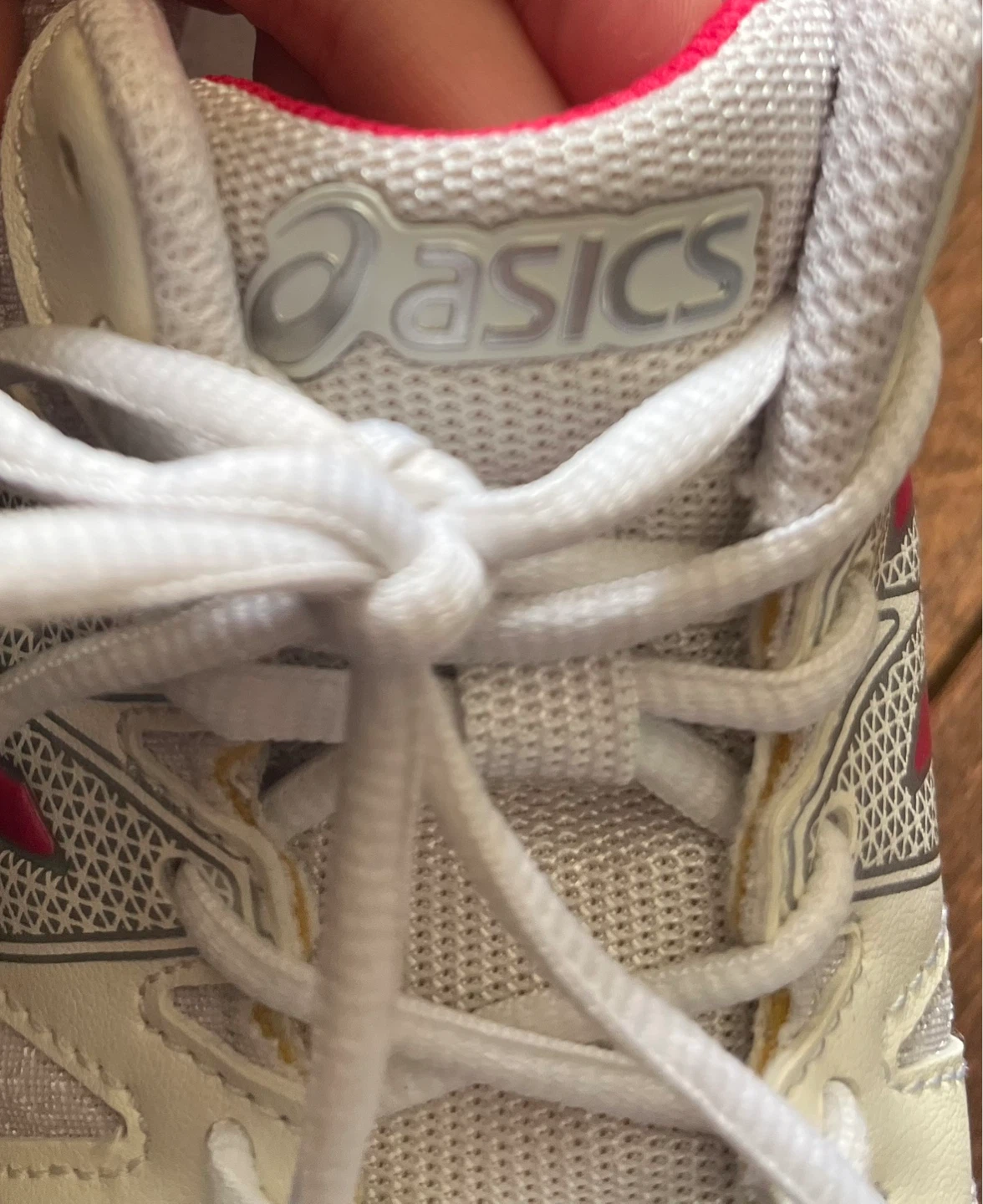ASICS White/Red Shoes Size 7Y - photo 4
