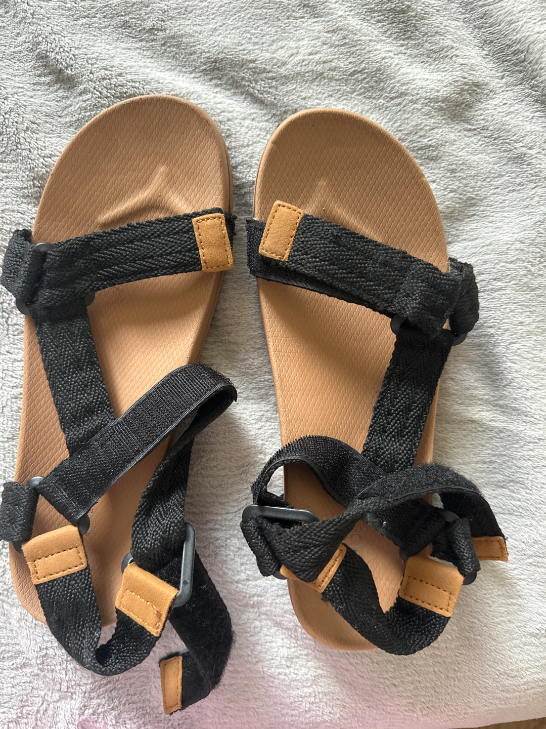 🥕Black Strappy Sandals