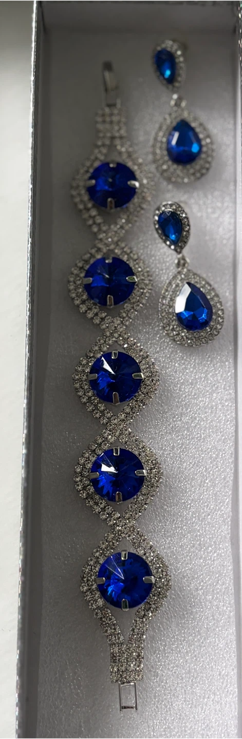 Gorgeous Blue Teardrop Crystal Dangle Earrings and Bracelet Set