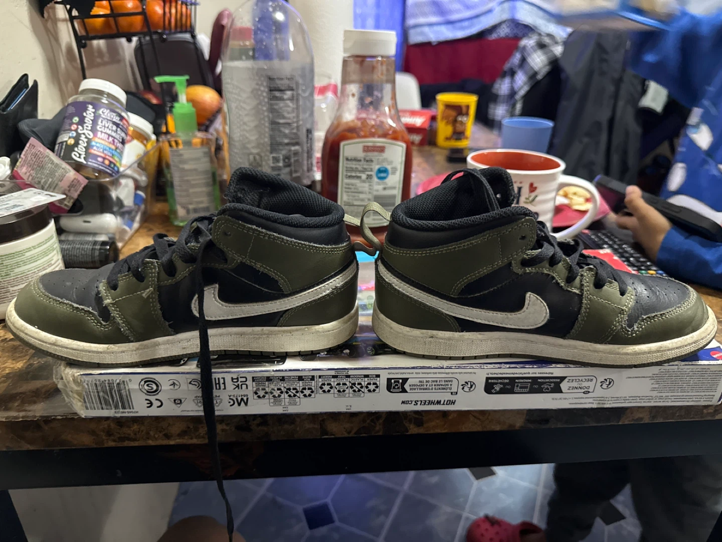 Air Jordan 1 Mid SE (GS) 'Olive Aura' DQ8424-092 Youth Size 2.5Y - photo 3