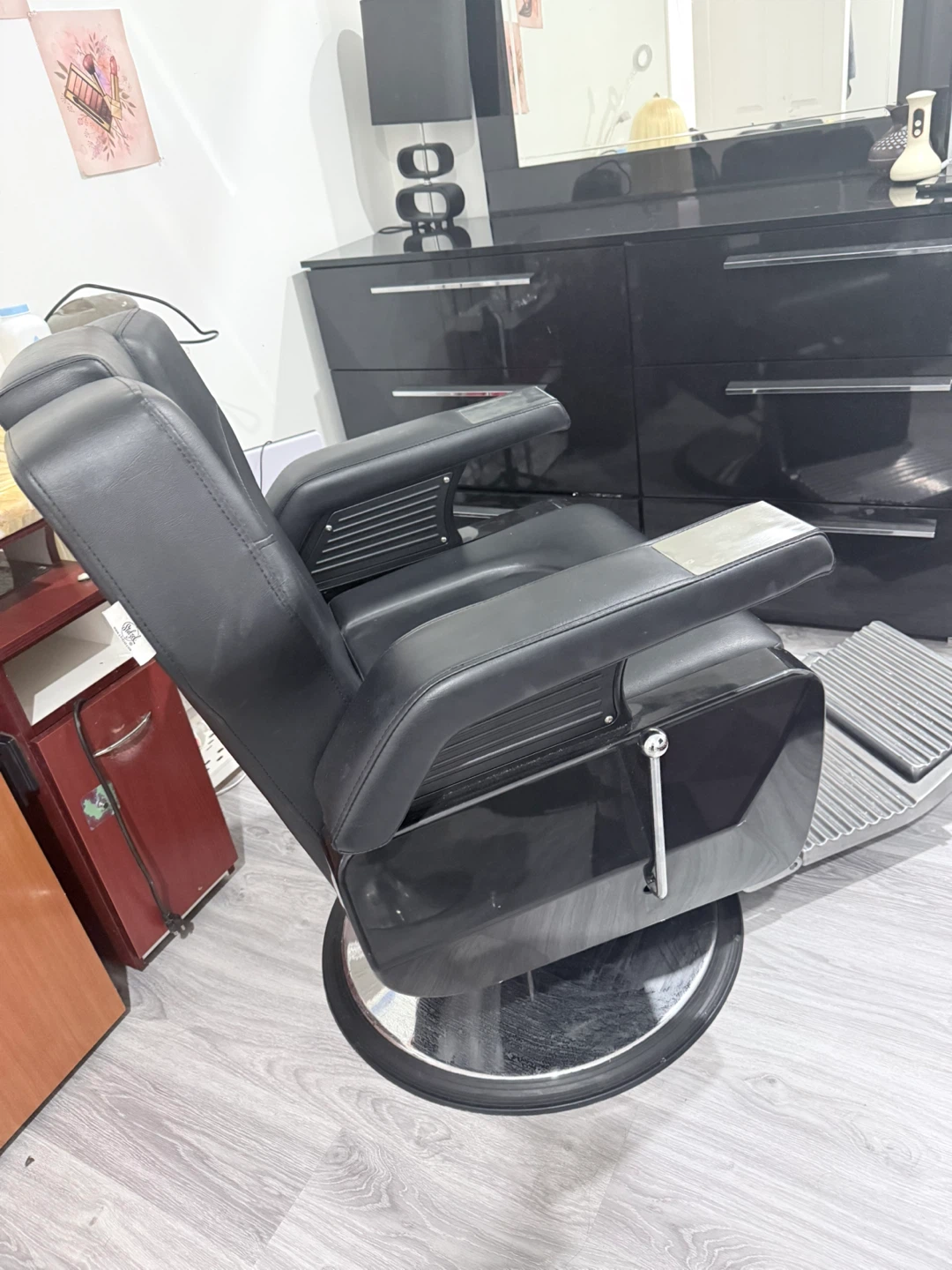 Black Barber Chair - photo 2