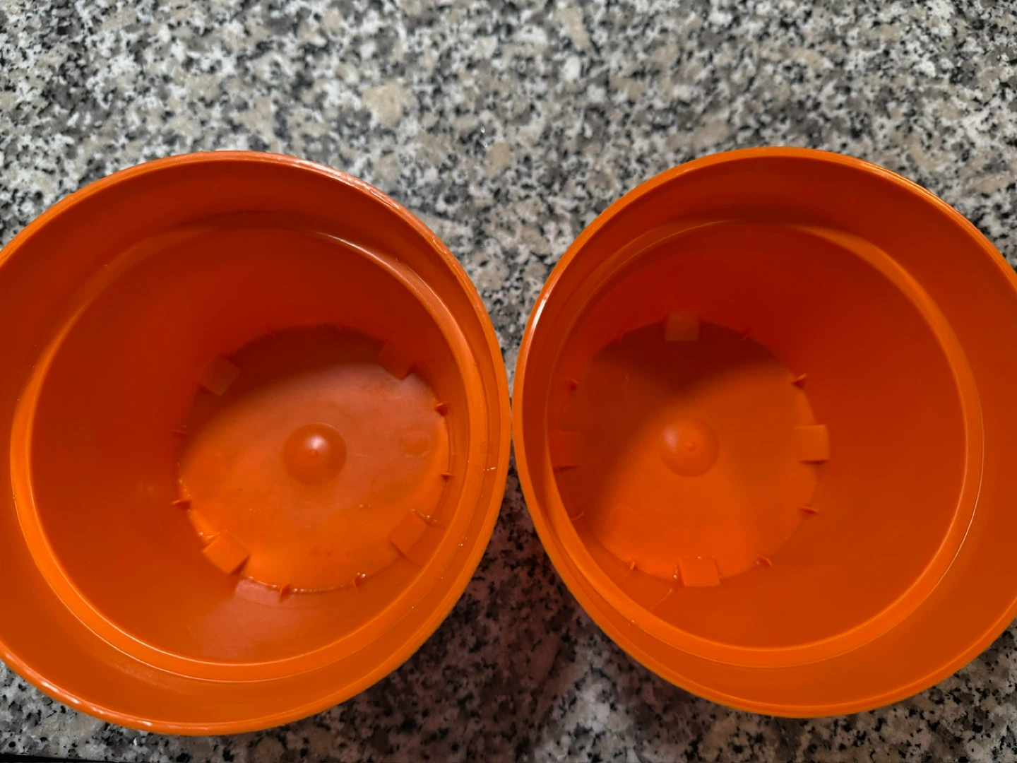 2 Orange Plastic Plant Pots - photo 2