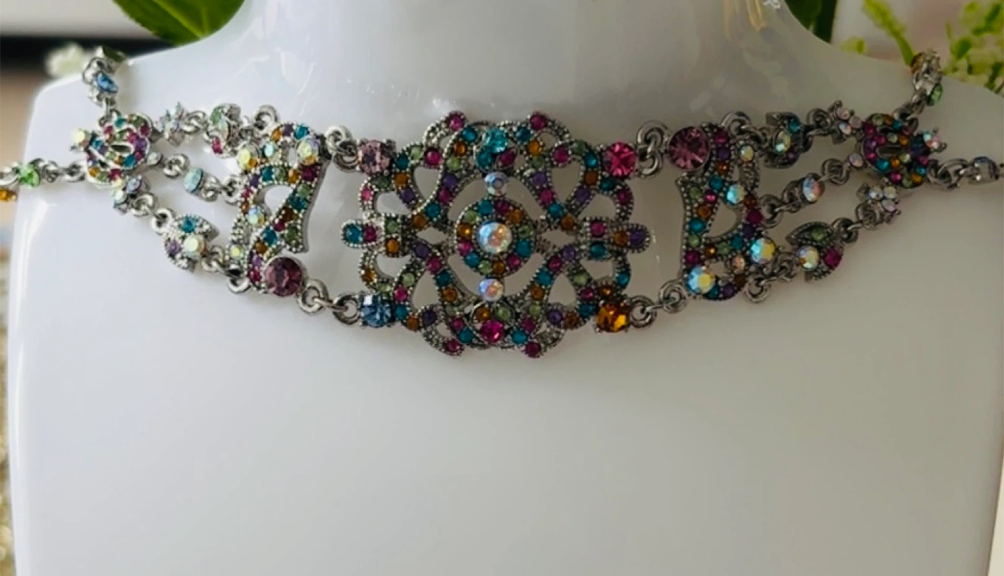 Beautiful Rhinestone Choker Necklace!