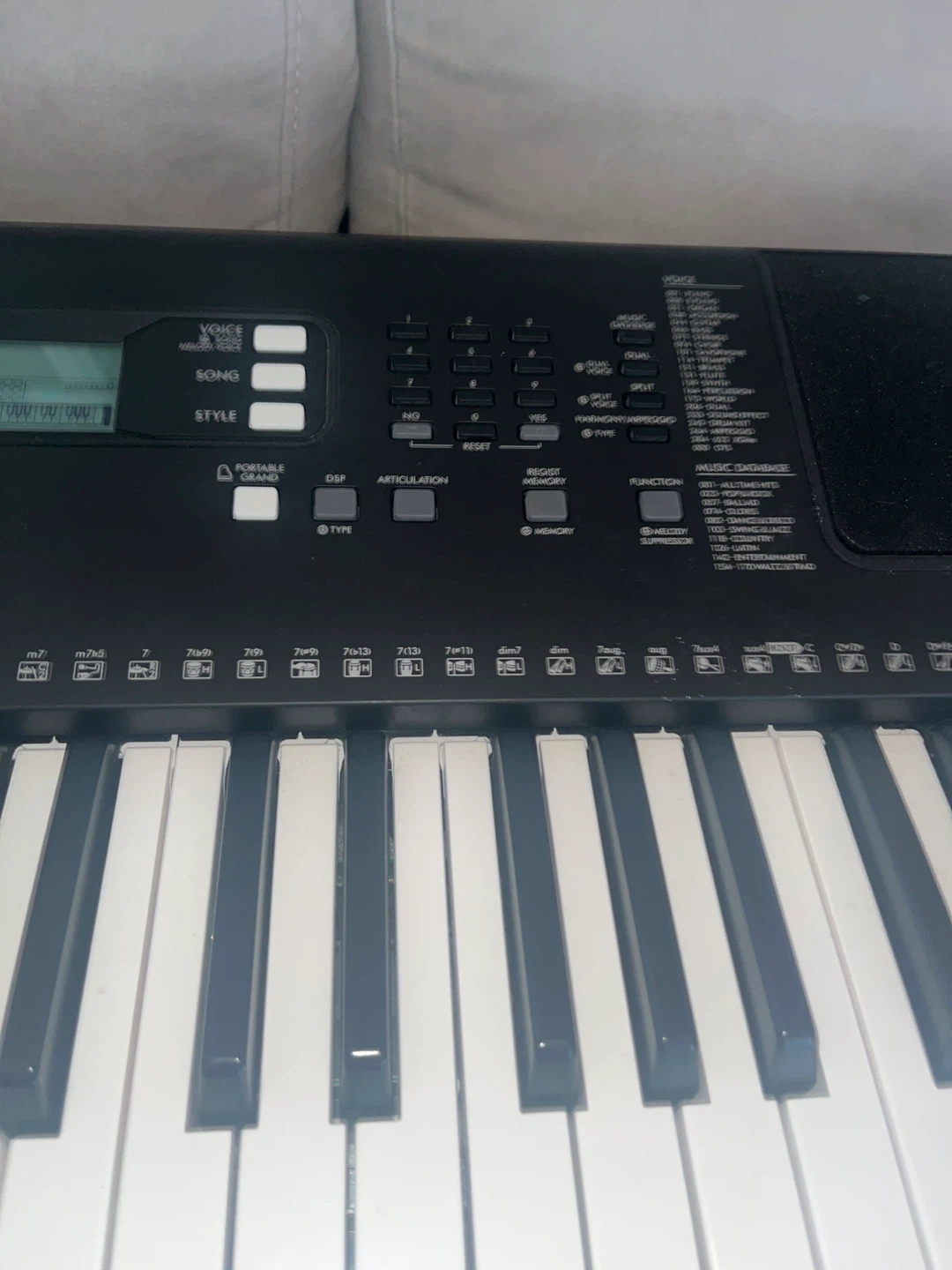 Yamaha PSR-E373 Portable Keyboard - photo 5