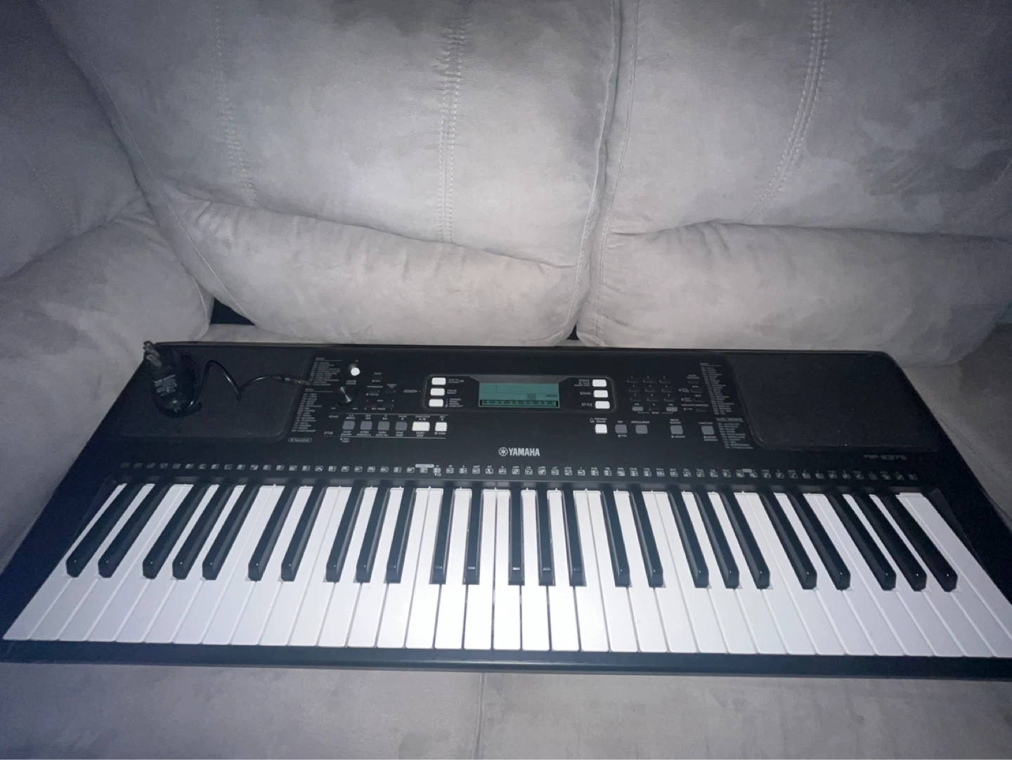 Yamaha PSR-E373 Portable Keyboard