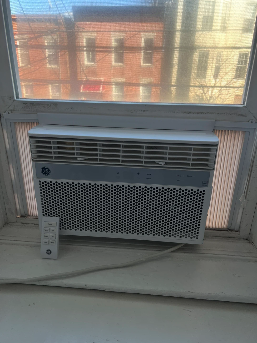 GE Window Air Conditioner with Remote - photo 2