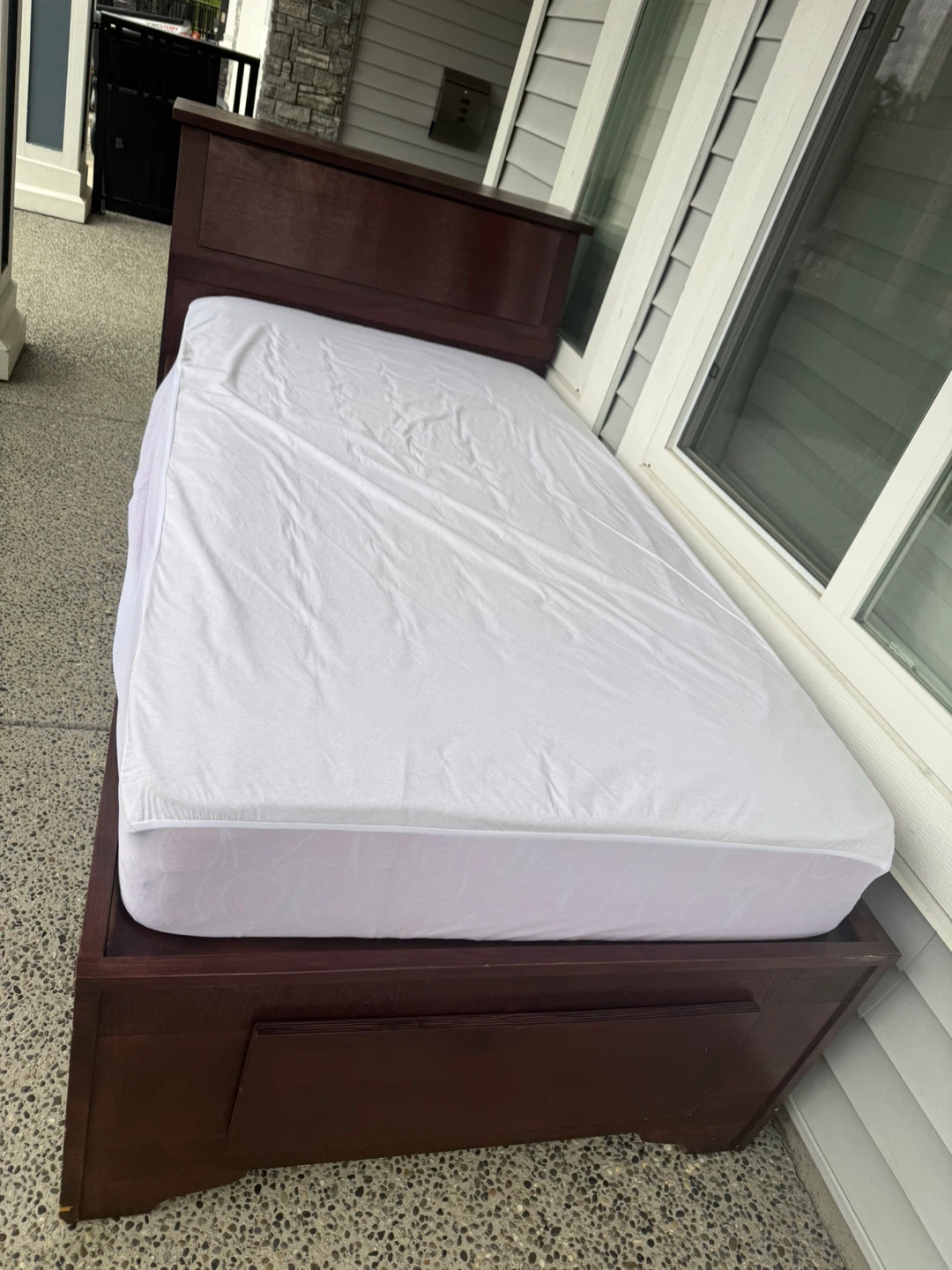 Twin bed with mattress