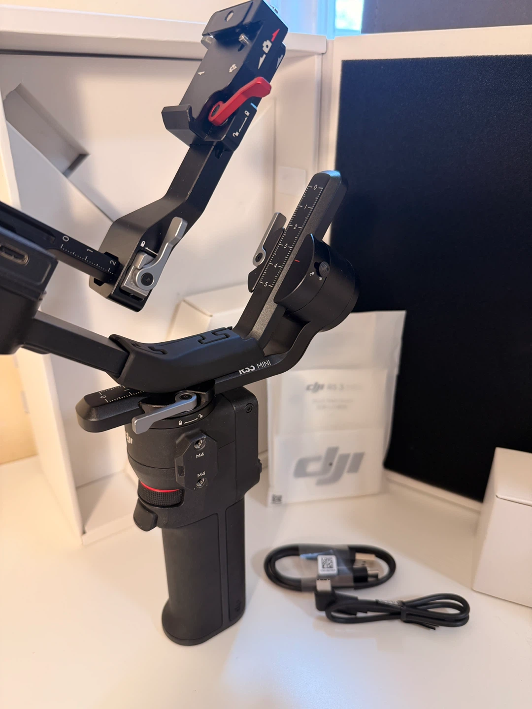 DJI RS 3 Mini Gimbal Stabilizer - photo 4